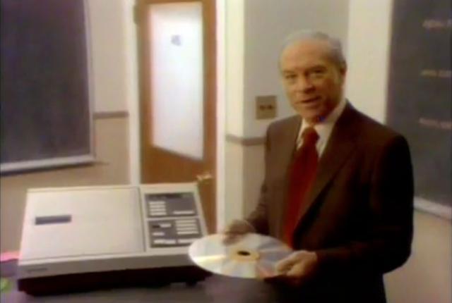 don_herbert_explains_laserdisc.jpg